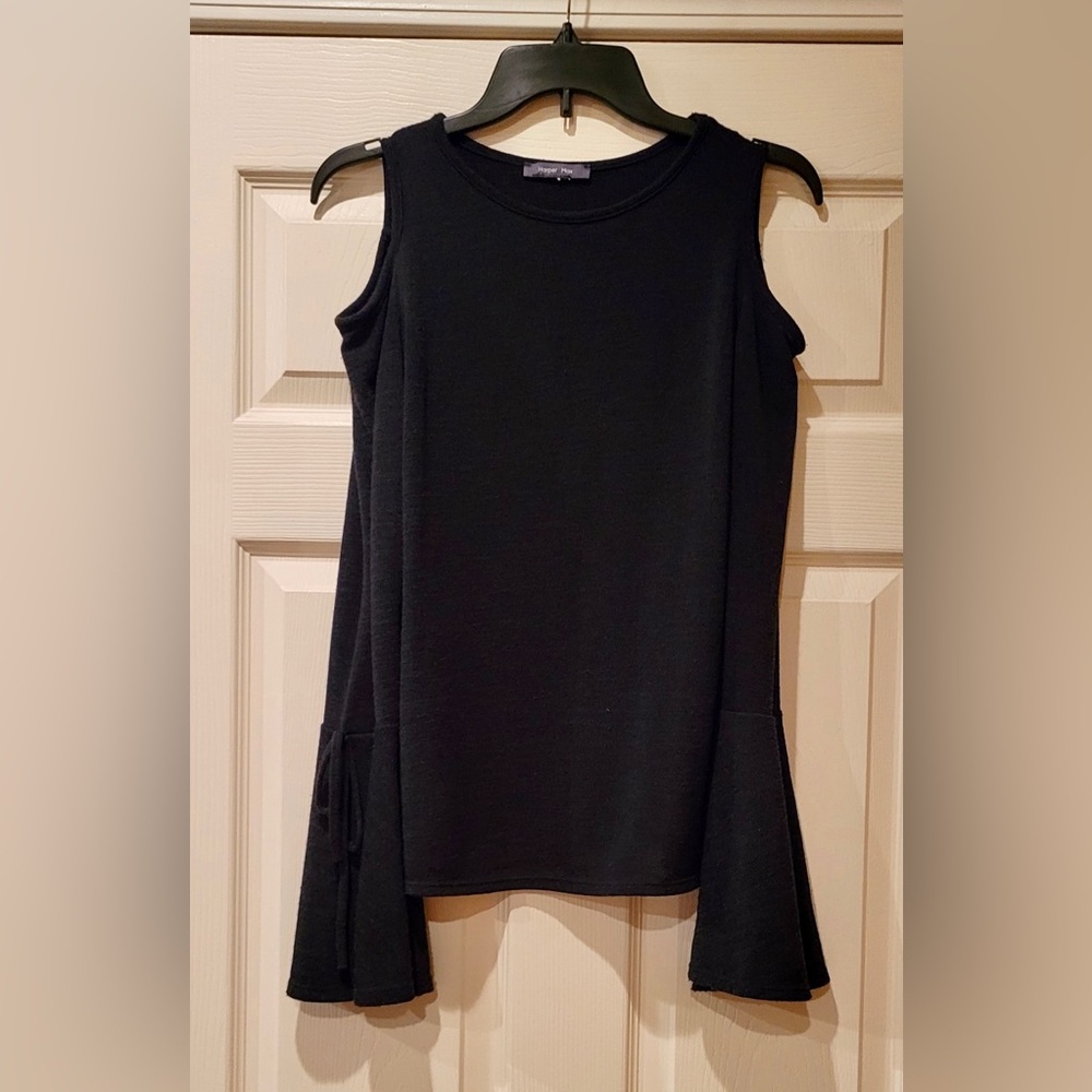 Women’s Black Cold-Shoulder Top size small